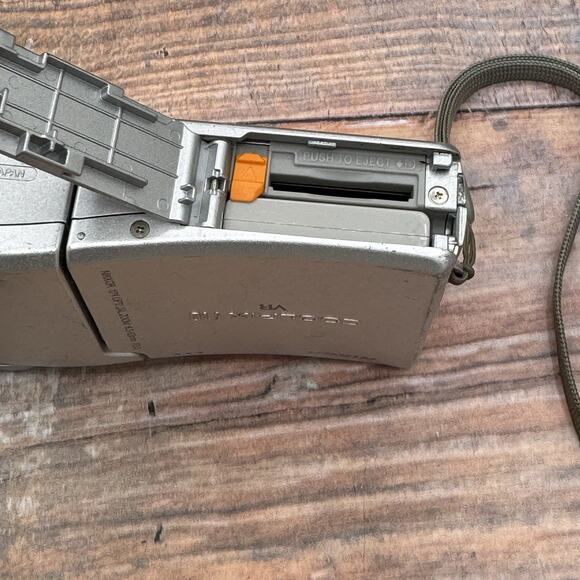 Nikon Digital Camera Coolpix S10 VR 6.0MP Silver Tested Working NO CHARGER - Picture 10 of 13